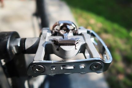 Das Pd-m324 von Shimano kann sowohl als Flatpedal als auch als Klickpedal gefahren werden.
