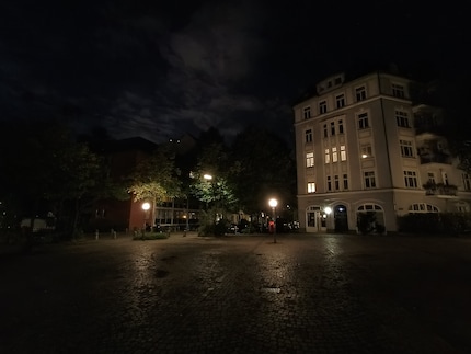 OnePlus Nord 2, wide angle, night mode