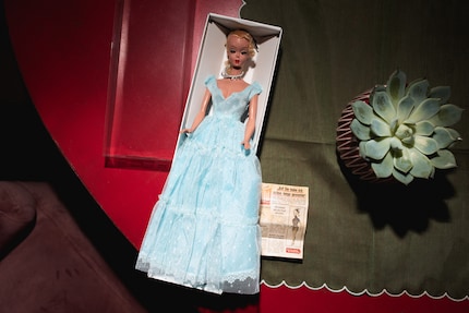 The Bild-Lilli with a Bild newspaper in miniature. Pretty and creepy at the same time.