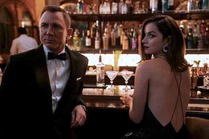 James Bond and Paloma (Ana de Armas) in Cuba.