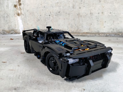 Das Batmobil sieht so gar nicht aus wie im Film.
