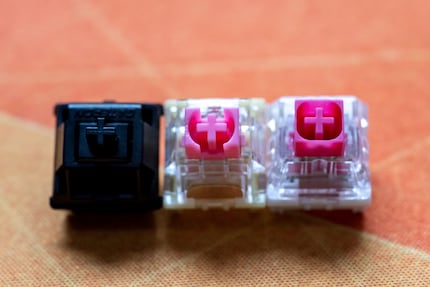 Der Befestigungsmechanismus eines Switches im Cherry-MX-Stil.