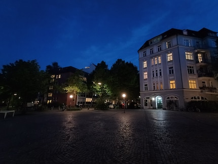 OnePlus Nord 2T, wide angle, night mode