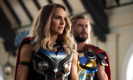 Natalie Portman als Mighty Thor wird ihrer Comic-Vorlage gerecht.