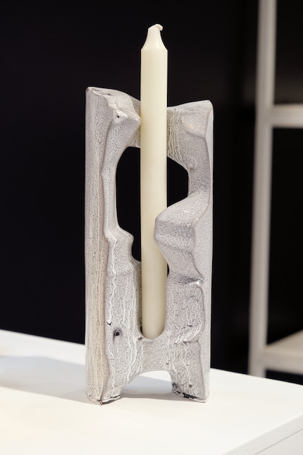Like a rock face: the «Bougeoir Canyon» candleholder.