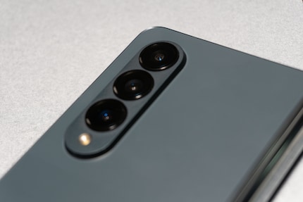 The big surprise in Samsung's new folding phones is missing - but new cameras for the Fold were still in there: it now has the same camera setup as the Galaxy S22.