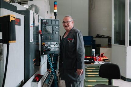 Roli operating the CNC lathe currently producing the heads for the most expensive standard product: the recoilless hammer.