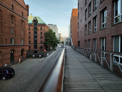 Routes into the warehouse district