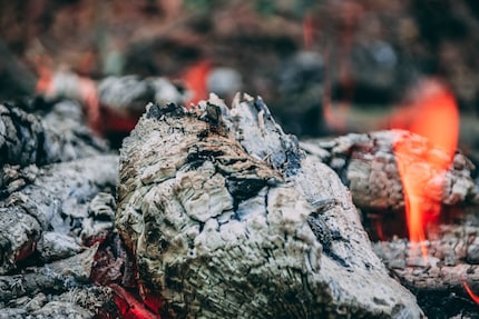 Sex mit 60: Der Abschied von den Flammen und das Hinwenden zur Asche. Quelle: Unsplash.