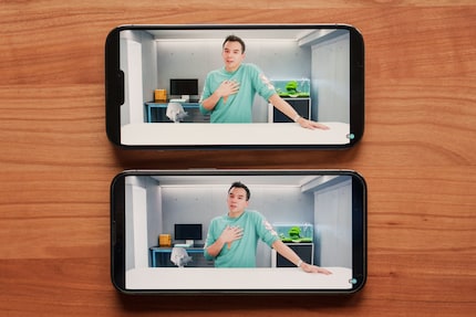 Bei gewissen Video-Formaten ragt die neue Aussparung des iPhone 14 Pro (oben) stärker ins Bild rein als die des Vorgängers (unten).