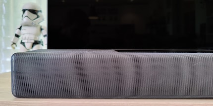 Protzig? Ich finde die HT-A7000 elegant.