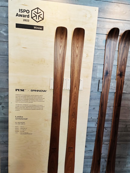 Pusu Loska Spinnova all-mountain ski's op de ISPO in München.