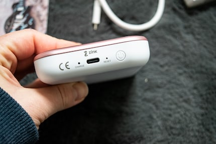 Het apparaat laadt snel op via USB-C.