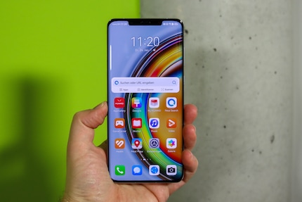 The rounded, long sides of the Mate 50 Pro don’t bother me as much as they do on the Motorola Edge 30 Ultra.