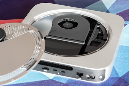 The housing of the M2 Mac Mini is very spacious since it dates back to the Intel era.