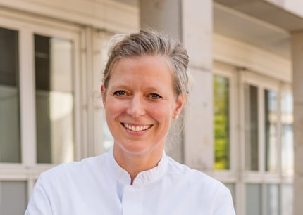 Friederike Wippermann, M.D., is gespecialiseerd in sportgeneeskunde.