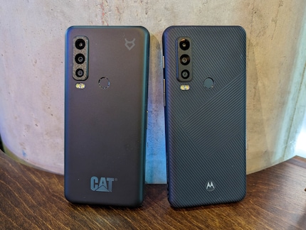 Cat S75 en Motorola Defy 2 zijn beide robuuste outdoor smartphones met satellietverbindingen.