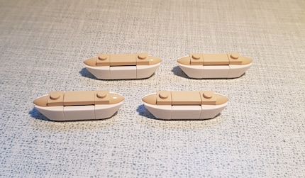 Zelfs de kleine rubberboten zijn als zodanig herkenbaar.