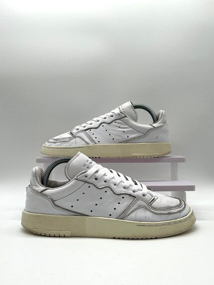 Meine alten Adidas Supercourts nach ihrem Sneakky-Klean-Treatment.