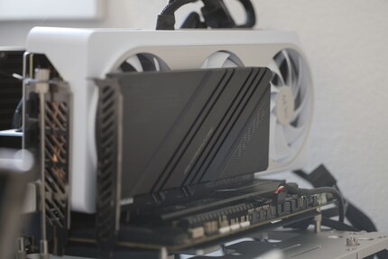 Ik test de T700 Pro zonder koellichaam. Mijn insteekkaart, die nodig is om van de volledige snelheid te profiteren, is echter een immens koellichaam op zich.