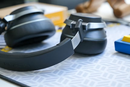 De hoofdband van de Stealth Pro is traploos verstelbaar.