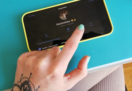 Im Kontakt selbst befindet sich rechts oben die Funktion «Suchen».