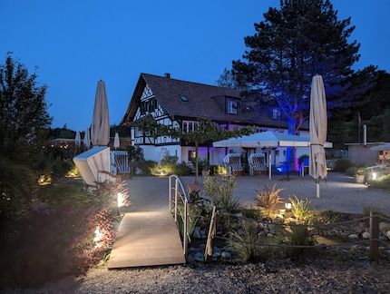 Night mode with light and dark with the Google Pixel 7 Pro.