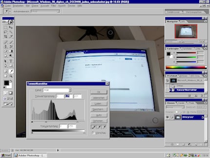 Photoshop 7 laat me af en toe een seconde of twee wachten, maar verder werkt het prima.