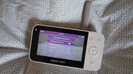 Leuk om te hebben - mijn dochter is er dol op: de optie om slaapliedjes en kalmerende geluiden af te spelen.