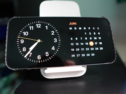 De stand-bymodus wordt ingeschakeld als de iPhone rechtop staat en wordt opgeladen. Je hebt niet per se een Magsafe standaard nodig.