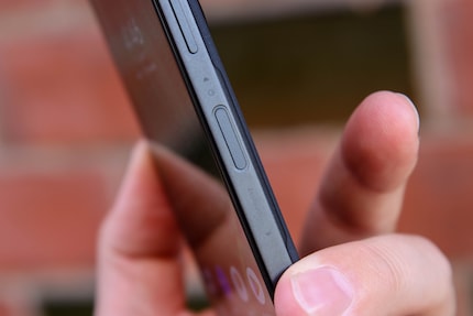 De aan/uit-knop biedt meer functies dan op andere smartphones.