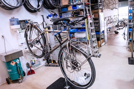 Die Montage ist beinahe abgeschlossen, dann geht die Reise für dieses Hilite Bike nach Finnland.