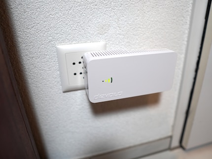 The Devolo Router 3000 takes up the entire socket.