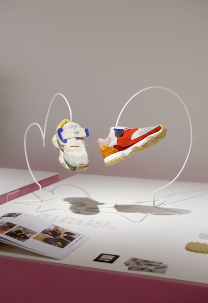 The left shoe is a used [Neunoi](https://neunoi.ch/) sneaker, the right is a repaired one. The leather patches make it unique.