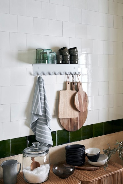 Mit «Coat Rack» hältst du dir die Küchenarbeitsplatte frei.