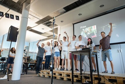 De verrukte winnaars van de publieksprijs.