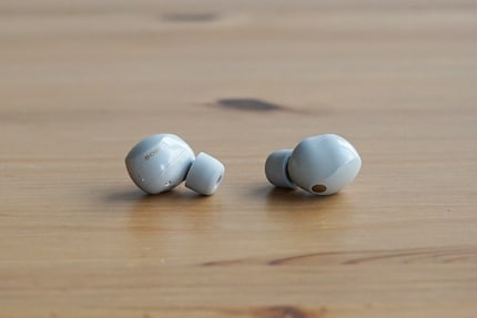 De zijkanten van de oordopjes zijn glanzend, waardoor ze comfortabeler in het oor zouden moeten zitten.