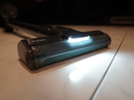 De LED's zijn iets te hoog gemonteerd en verlichten het stof niet zo mooi.