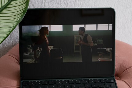 Films kijken is geweldig, maar het formaat van het scherm zorgt voor grote zwarte stroken boven- en onderaan.
