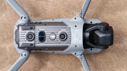 The drone has optical sensors on all sides. On the bottom there’s also a precise infrared sensor.