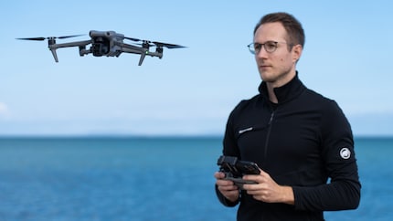 The Air 3 is easy to fly. Not only can it ascend quickly, but it can also descend quickly.
