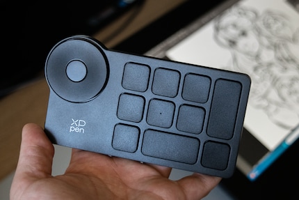 Je verbindt de Shortcut Remote via Bluetooth of via een kabel.