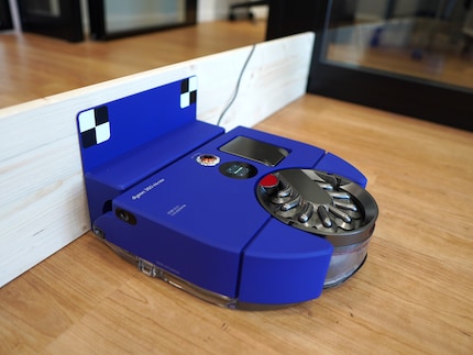 The Dyson 360 Vis Nav has a normal charging station, not a suction station.
