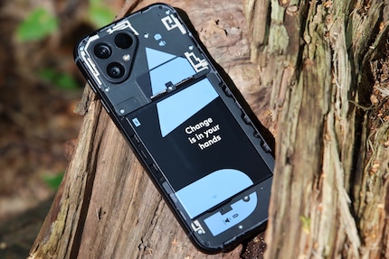 The Fairphone 5 with the back removed.
