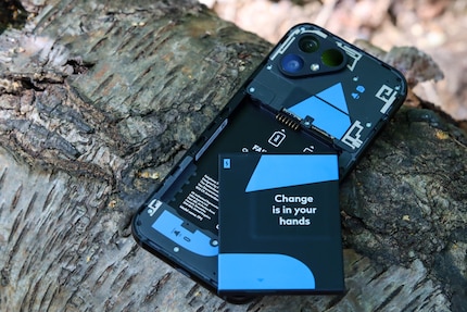 One of the few smartphones with a battery that can be removed without using tools.