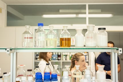 A look at the laboratory shelf. The one with the plait is Fabienne Wach, Head of Research & Development.