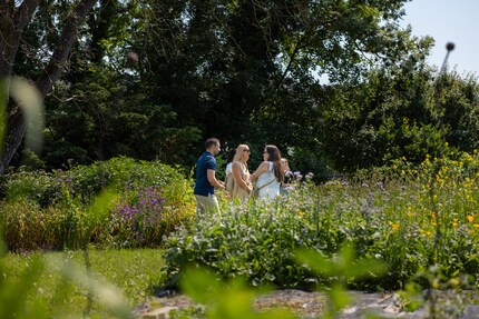 Our Category Business Managers Katja Jakobs and Martina Tatavitto joined me on my visit. Here, Dominic Anliker, Junior E-Commerce Manager at Rausch, is leading us through the green space.