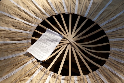Each stool illustrates a principle of a closed material cycle.