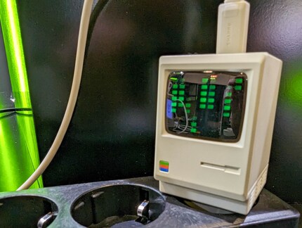 Dankzij het retro-ontwerp levert deze voeding 67 watt via drie USB-C poorten.