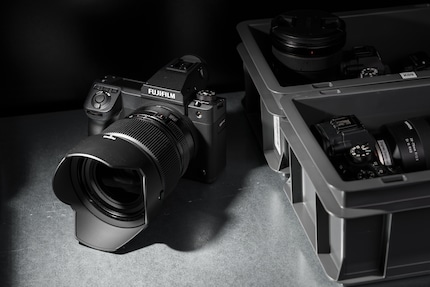 Dit is waar de Fujifilm GFX 100 II zich het meest thuis voelt: in de opslagruimte van een fotostudio.